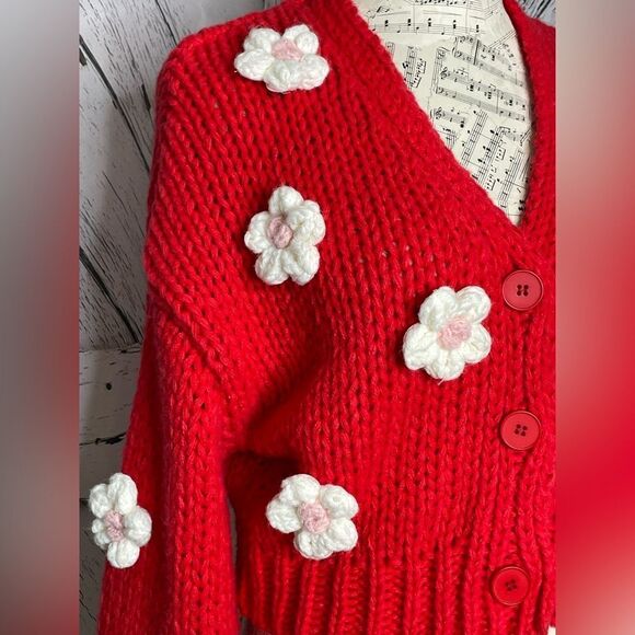 NWT Luna Ivy Red Cropped V-Neck Cardigan w/White Flowers M - Picture 2 of 8